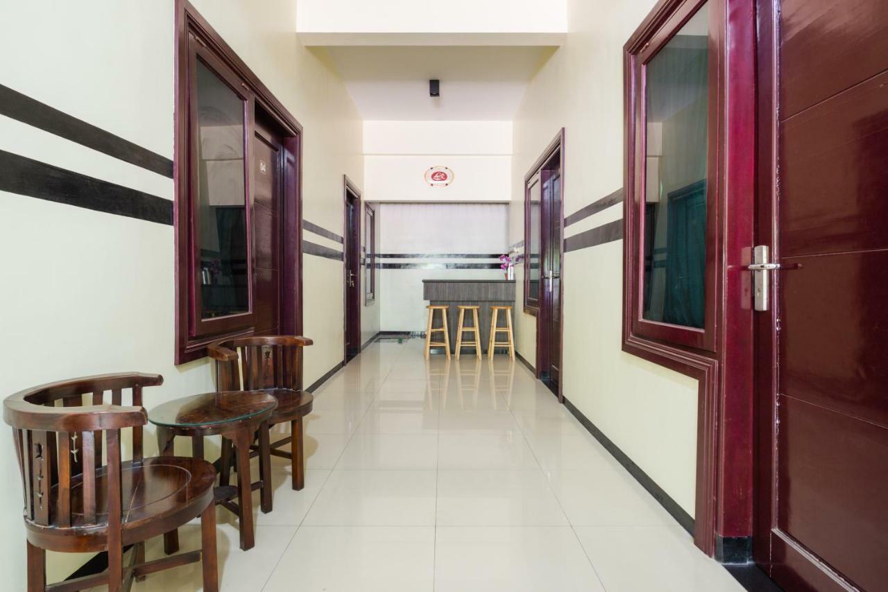 เรดดอร์ซ ชาเรียะฮ์ แอท เกตินตัง ซูราบายา Hotel สุราบายา ภายนอก รูปภาพ