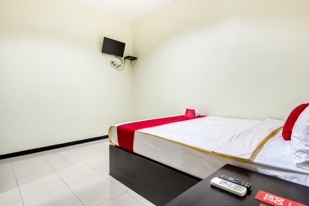เรดดอร์ซ ชาเรียะฮ์ แอท เกตินตัง ซูราบายา Hotel สุราบายา ภายนอก รูปภาพ